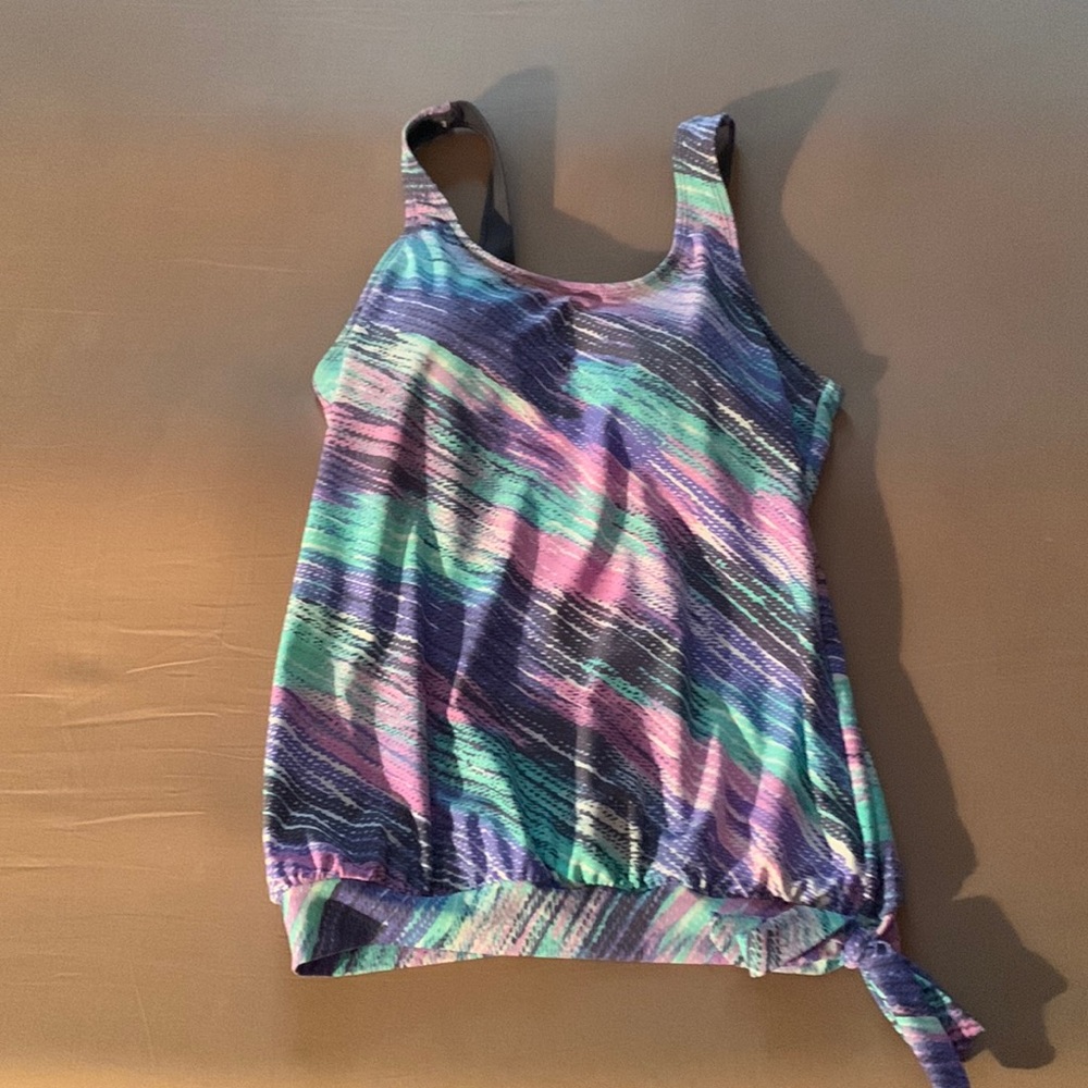 Selling a swimwear top in very good condition any questions ask.😊